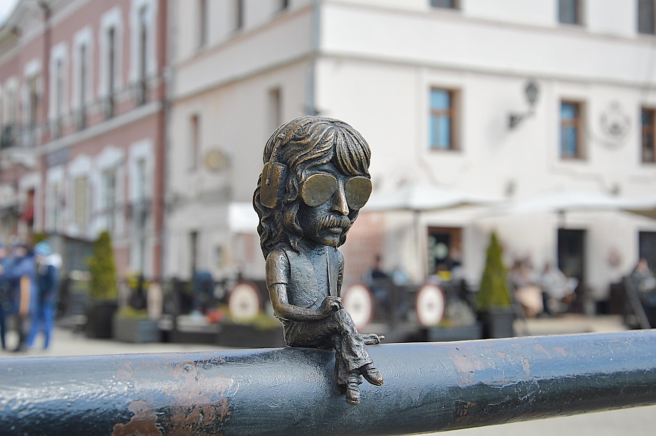 7 of the Best Celebrity Commencement Speeches of All Time