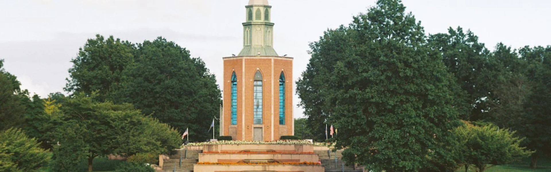 东伊利诺伊大学