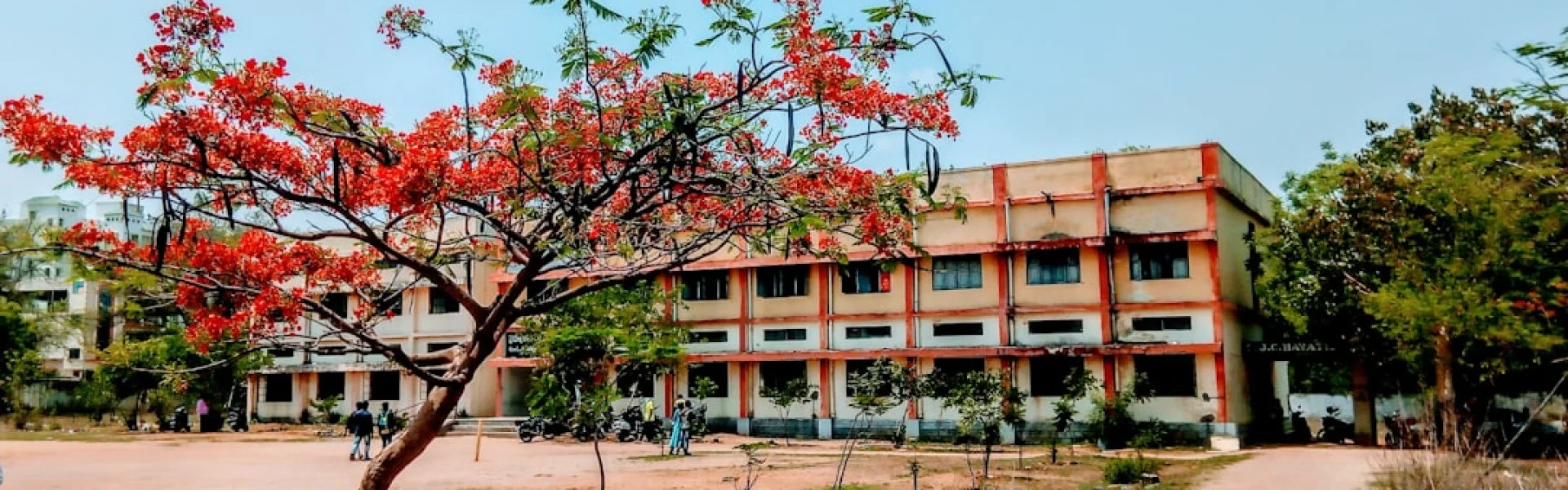 乌汶叻差他尼皇家大学