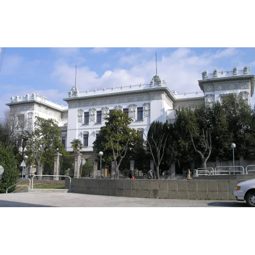 普拉大学
