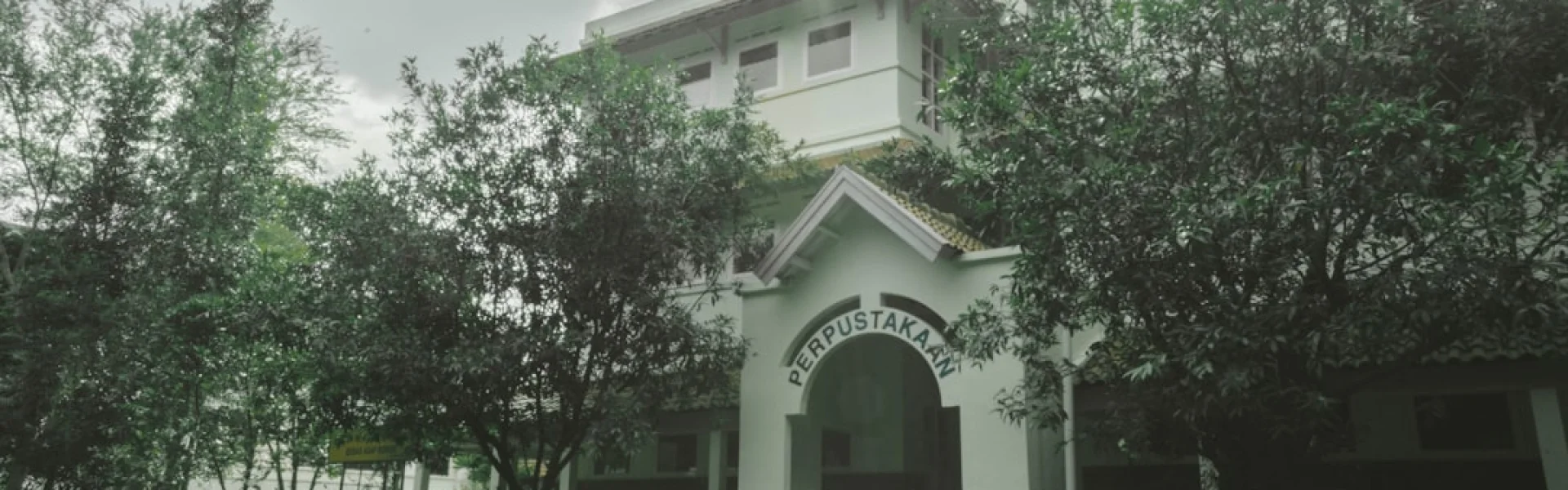 奥伯莱工业大学