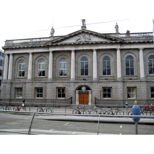 爱尔兰皇家外科医学院 logo