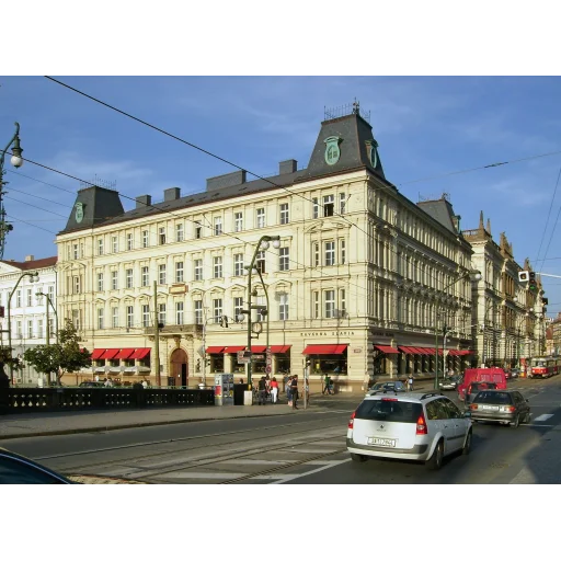 布拉格表演艺术学院 logo