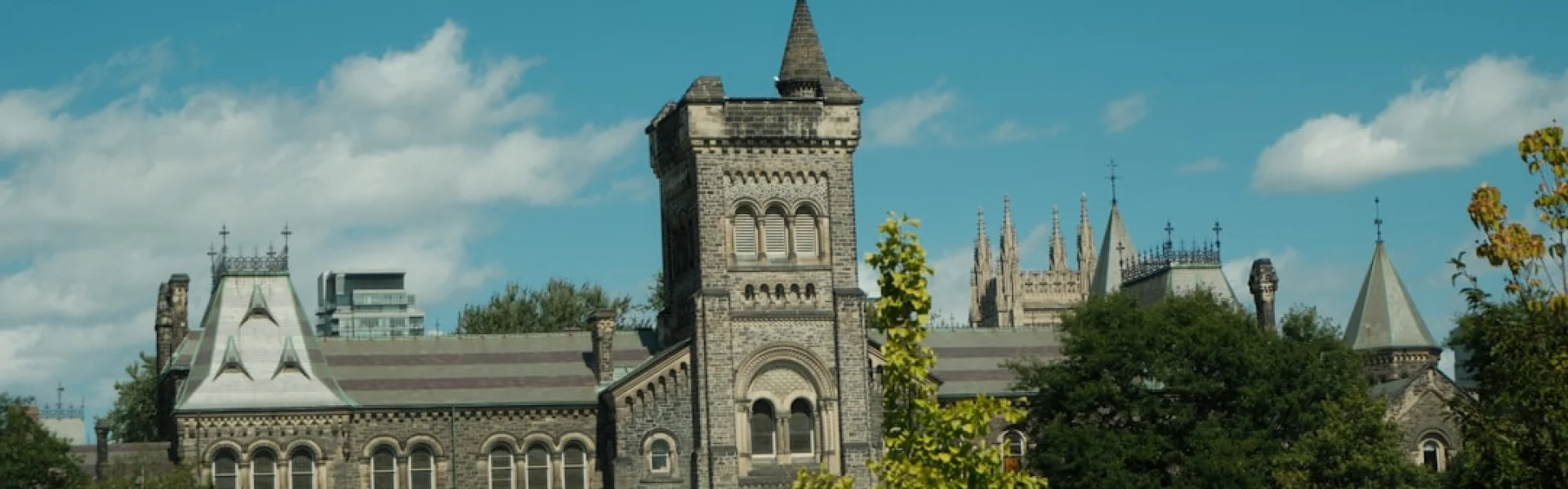 高地与群岛大学