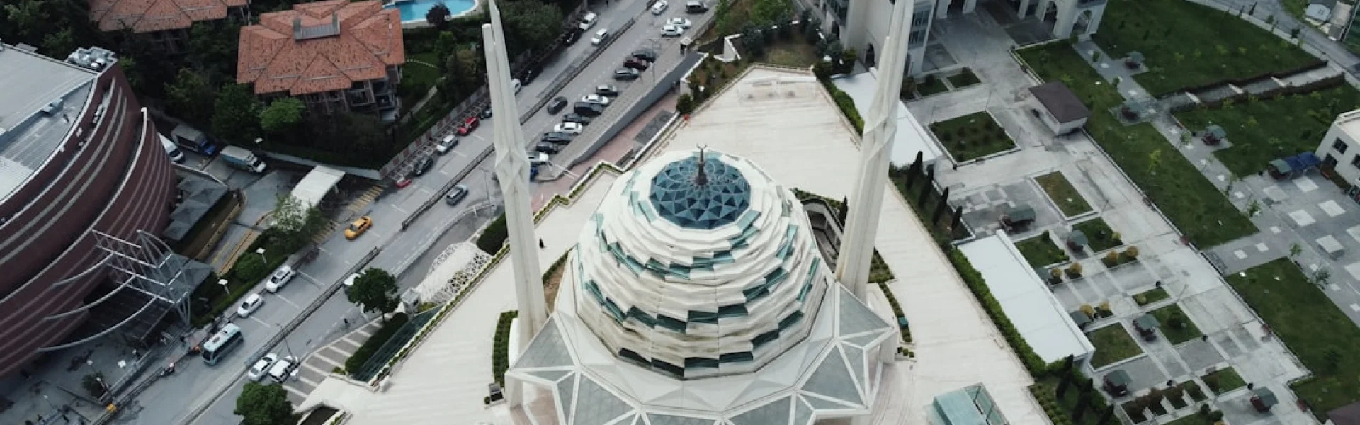 伊斯坦布尔光明大学