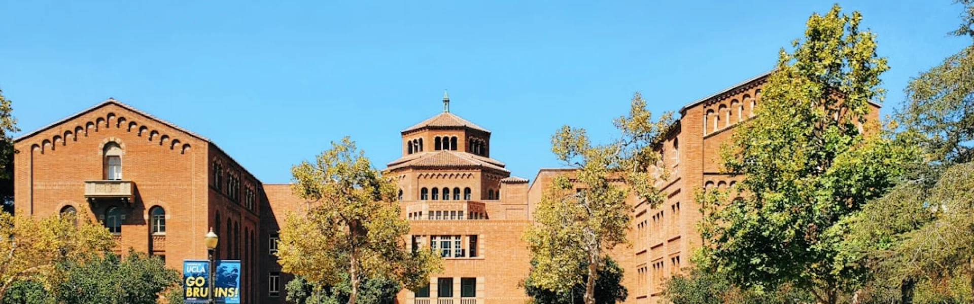 阿塞拜疆外交大学