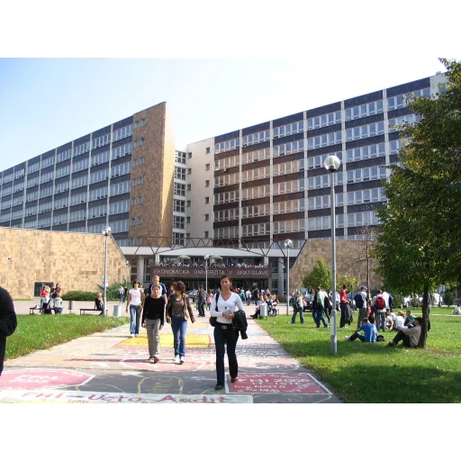布拉提斯拉瓦经济大学