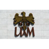 波兹南密茨凯维奇大学 logo