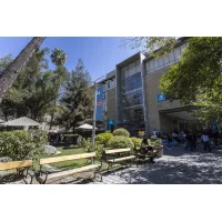 Finis Terrae University logo